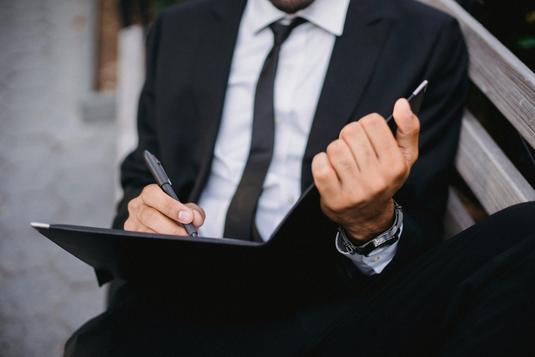 Die richtige Kleidung für Banken & Immobilien