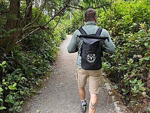 Rucksack Active auf Vancouver Island Wildtrail in Ucluelet