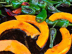 fein gewürzter Kürbis und Mini-Paprika vom Grill