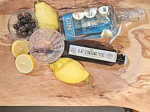 Premium Dry Gin No. 1 Provocateur aus Deutschland und Zitronen-Oliven-Tonic