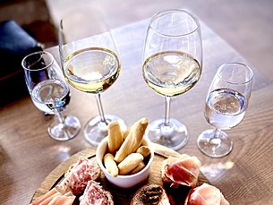 Wine Degustation in der Wuiderer Lounge