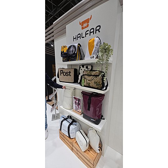 Werbe-Rucksäcke fürs Fahrrad, Umhängetaschen mit Logo, Werbe-Kulturtaschen, Zugbeutel mit mehrfarbigen Motiv - die Aussteller haben mal wieder gezeigt, was alles möglich ist.