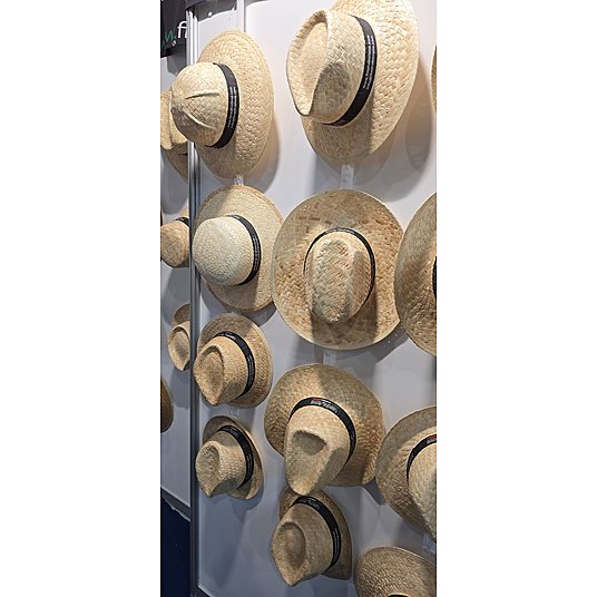 Der Sommer kommt ganz bestimmt! Mit diesem Werbe-Hut können Sie mit Ihrer Marke ein sommerliches Statement setzen.