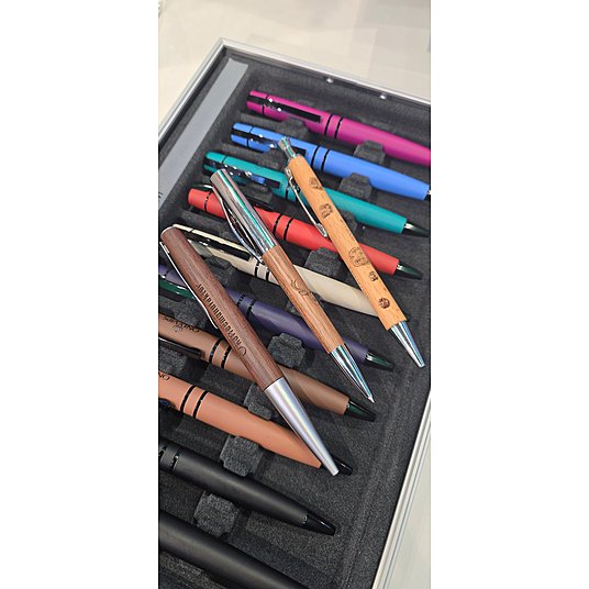 Von unserem Markenhersteller UMA sind nun auch einige neue Modelle in Naturoptik erhältlich. 