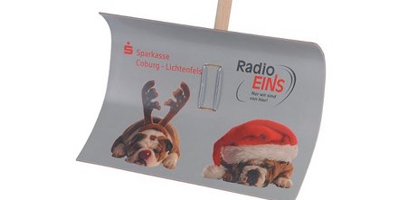 Bedruckte Schneeschaufel als Werbemittel für den Winter