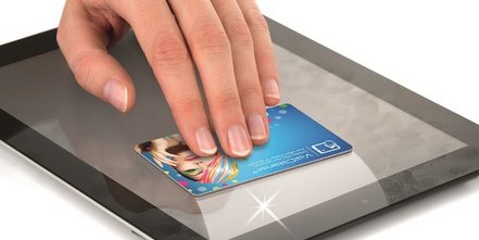 Bedruckte Mikrofaser-Reinigungskarte im Scheckkartenformat vollflächig bedruckbar