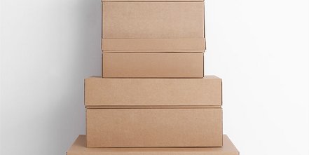 Lerche verwendet erhaltene Versandkartons wieder