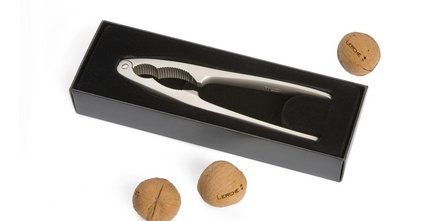 Edler Weihnachtsartikel: Bedruckter Nussknacker aus Edelmetall und Walnüsse mit Ihrem Firmenlogo!