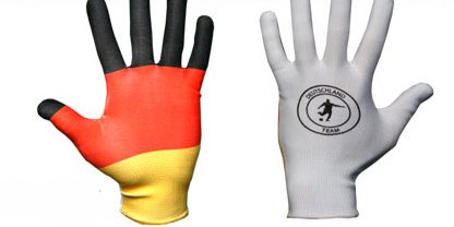 Fan- und Werbeartikel zur WM 2014: Bedruckte „Laola-Handschuhe“
