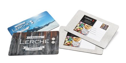 Frühstücksbrettchen als Postkarte Made in Germany: Für ein Mailing, das mit Garantie gut ankommt