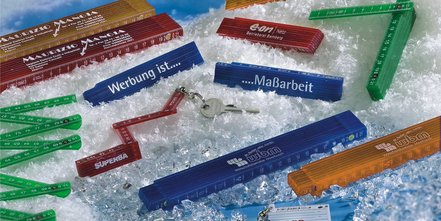 Das praktische, äußerst beliebte Werbemittel - Transluzenter Gliedermaßstab personalisiert
