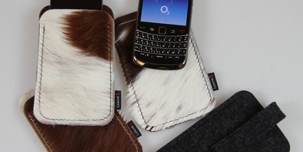 Handytasche aus Filz und Kuhfell mit individuellem Label