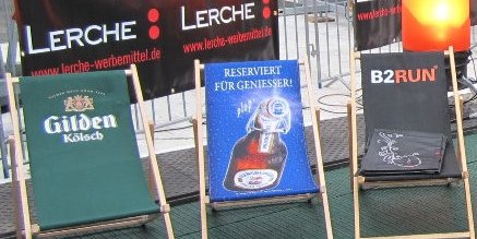 Werbung zum Sommer 2017: Hochwertige FSC-zertifizierte Holzliegestühle als Werbegeschenk