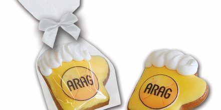 Lebkuchen in Bierkrug-Form als Anstecker als Oktoberfest Werbemittel