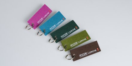 Lerche: Bedruckte Schlüsselanhänger aus Wollfilz in vielen trendigen Farben