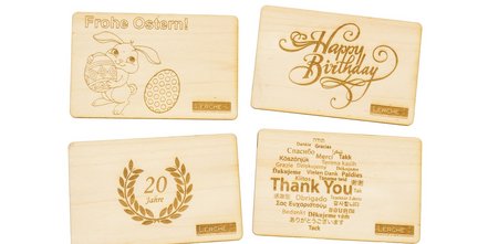 Nachhaltige Postkarten aus Holz mit individueller Lasergravur für besondere Mailings
