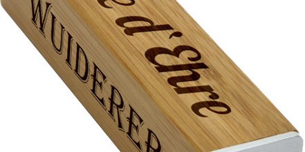 Modernste Technik mit großer Nachhaltigkeit – leistungsstarke Powerbank in Gehäuse aus dem nachwachsenden Rohstoff Bambus als hochwertiges Werbemittel