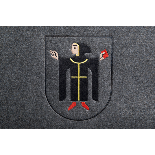 Individuelles Stickmotiv auf origineller Filztasche