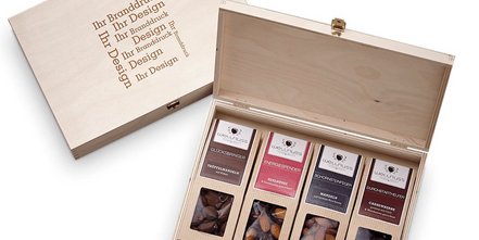 4er Birkenholzbox mit Premiumsnaks als Werbegeschenk