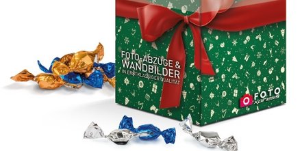 Individuelle Weihnachts-Werbebox: Gefüllt mit Marken-Schokolade und Bonbons
