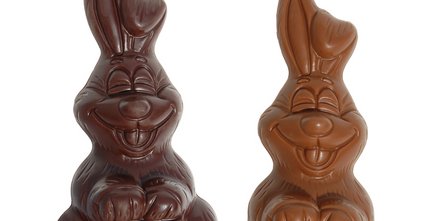 Süße Werbung für Ostern, Schoko-Osterhasen liebevoll gestaltet