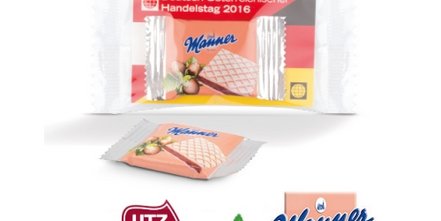 Süße Werbung als Mailing zu Weihnachten: Manner-Waffeln mit Werbeschuber individuell bedruckt