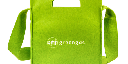 Individuelle Stick-Visualisierung auf farbiger Filztasche