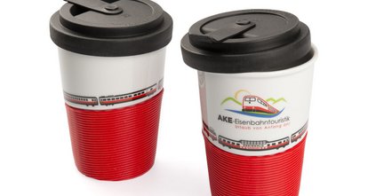 Stylischer Coffee to go Becher aus Produktionsstätte in Europa