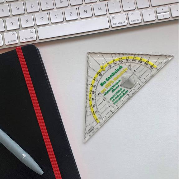 Nachhaltiges Werbe-Geodreieck aus Maisstärke