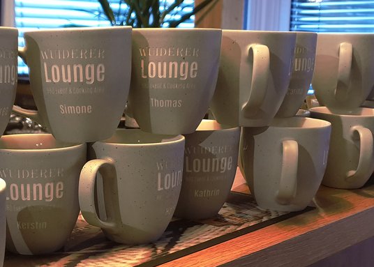 Logo drauf, los gehts: Ihr Mehrweggeschirr für Firmenkantine und Co.