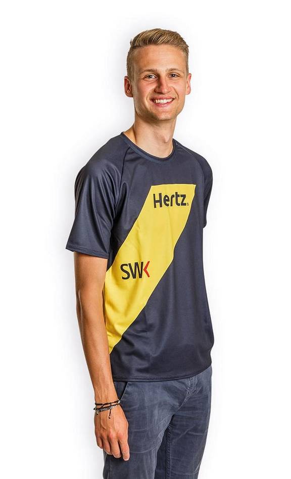 Hochwertiges, komplett bedrucktes Laufshirt aus Funktionsmaterial: atmungsaktiver und trocknet schneller als Baumwolle