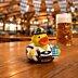 Badeente mit Maßkrug im Oktoberfest-Look auf einem Holztisch im Festzelt