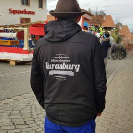 Werbe-Softshelljacke Marke HAKRO Ontario mit textil-Patsch bedruckt und  abnehmbarer Kapuze 