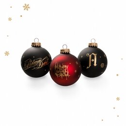bedruckte Weihnachtskugeln mit Logos in weihnachtlicher Stimmung