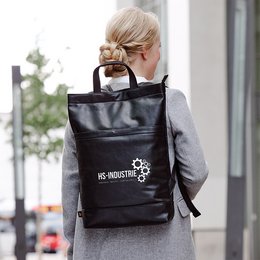 Hochwertiger Marken Business-Rucksack aus schwarzem Kunstleder mit Logo-Druck veredelt