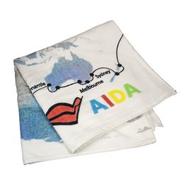 Werbe-Duschtuch bedruckt aus Frottee- Velour mit für AIDA Cruises mit vollflächigem Logodruck