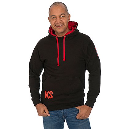 trendiger und bedruckter Werbe-Kapuzenpullover in schwarz mit roten Kontrast