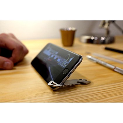Praktisches Multifunktionstool und Smartphone Halter aus Metall