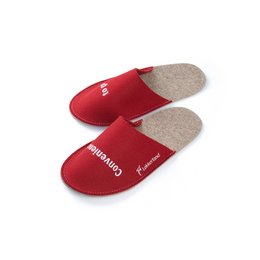 Filzpantoffel mit Logo-Stick: Lekkerland Austria setzt auf Winterwerbung mit Gemütlichkeit