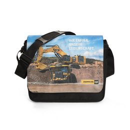 wasserfeste Umhängetasche FlapBag BASE aus LKW-Plane, Umschlag individuell vollflächig bedruckbar.