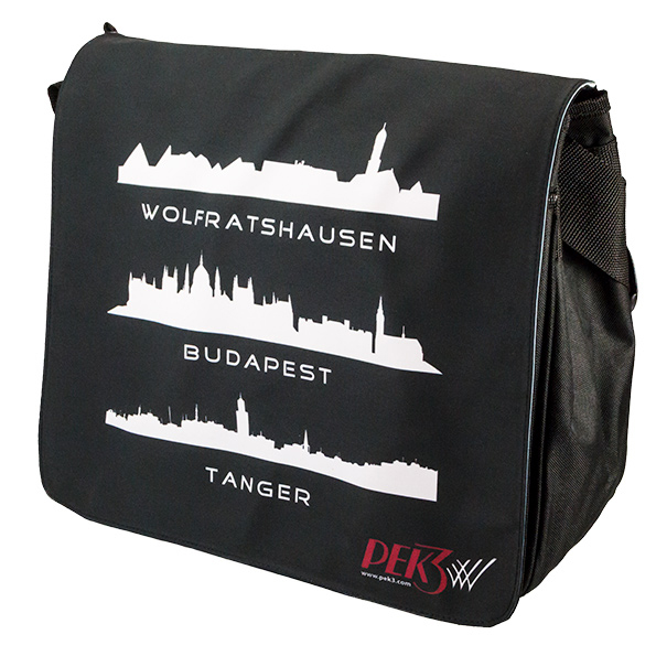 FlapBag Base Umhängetasche aus LKWPlane individuell bedruckt mit