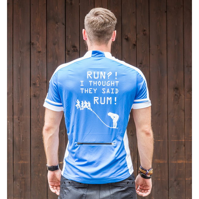 Rückseite des Laufshirts mit integrierter Tasche und auffälligem Werbemotiv