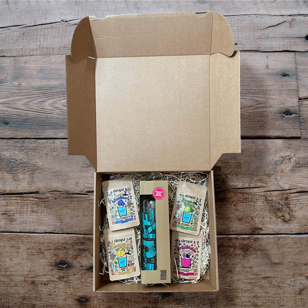Mix & Match Geschenk-Set aus Trinkflasche und Geschmacksaromen in Kraftpapier verpackt und etikettierbar