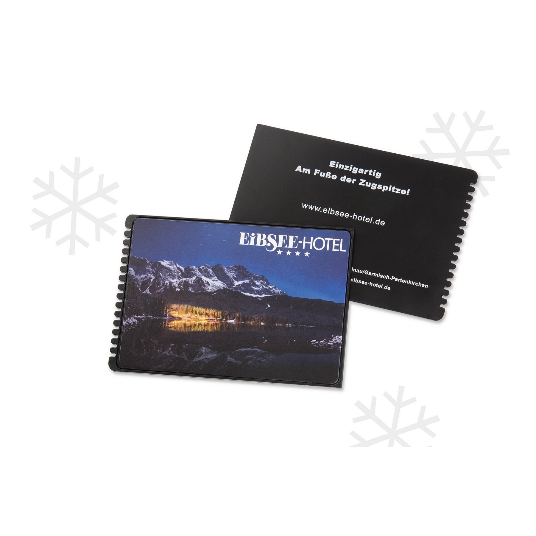 Individuell bedruckbarer Eiskratzer-Postkarte als nachhaltige Weihnachtskarte für Eibsee-Hotel