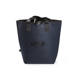 nachhaltig einkaufen: trendiger Einkaufs-Fillz-Tasche in blau mit Logo-Stickerei