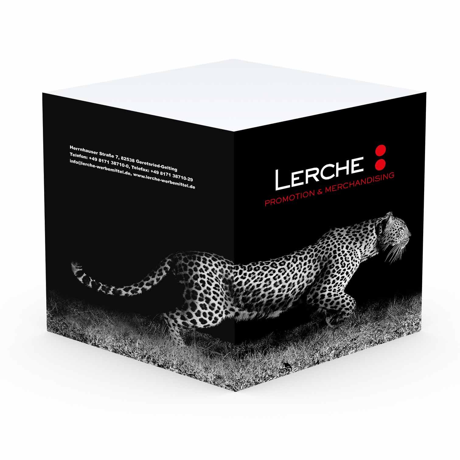 Digital bedruckter Haftnotizblock auf allen 4 Seiten mit dem Logo und Fotomotiv Leopard für Lerche: Werbemittel in der Größe L mit ca. 770 Blatt Haftnotizenblätter