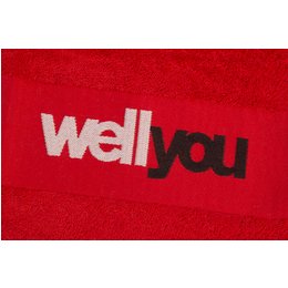 Knallrot mit Signalwirkung: Walkfrottier-Tuch mit Bordürenwerbung für wellyou