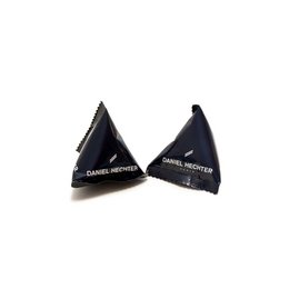 Marken-Fruchtgummi von Trolli mit Verpackung in Tetraeder-Form bedruckt für Daniel Hechter