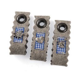 bedrucktes Maßkrugbandl individuell verziert mit Karostoff und Schmucknieten, in vielen Farbkombinationen erhältlich