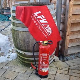 Microfaser Sporthandtuch für den Feuerwehrverband in Bayern als Werbemittel - CI Farbe Rot